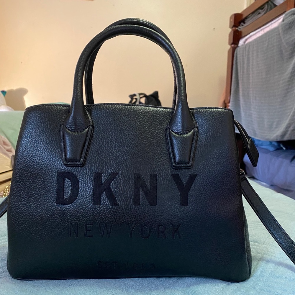 DKNY satchel crossbody 🖤